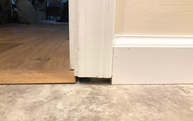A gap underneath the architrave