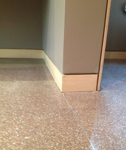 Shadow gap above skirting by simply smarter doors